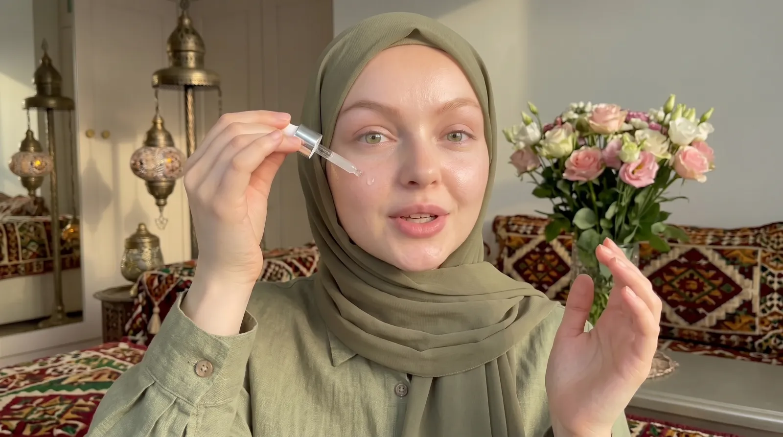 كيف تعيدين بناء حاجز بشرتكِ التالف؟ إليكي وصفة سيروم الشوفان والعسل السحرية