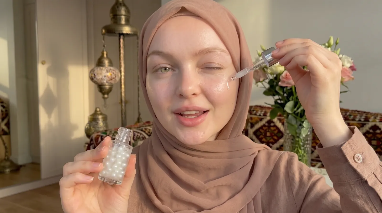 كيف تتخلصين من حبوب البشرة الدهنية؟ إليك طريقة عمل سيروم الشاي الأخضر والنيم الطبيعي